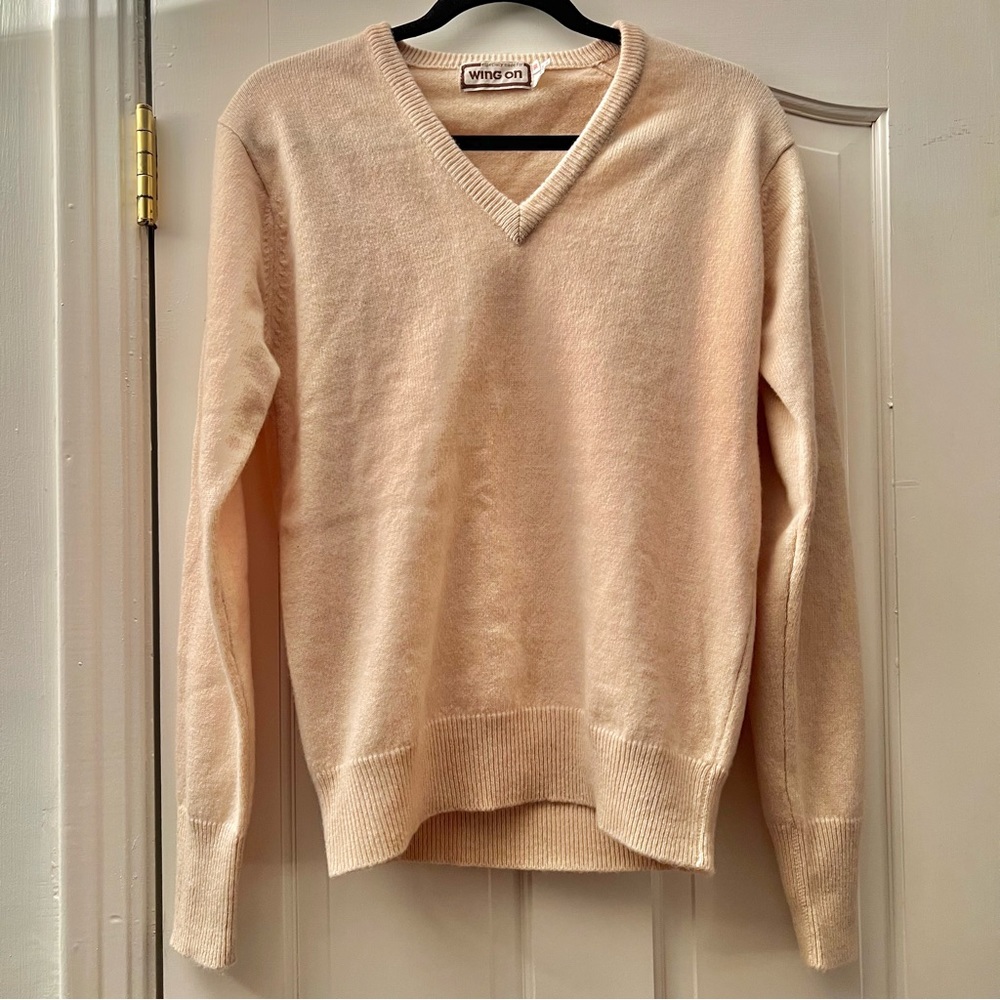Vintage Wing on 永安百貨 Lambswool long sleeve v neck sweater